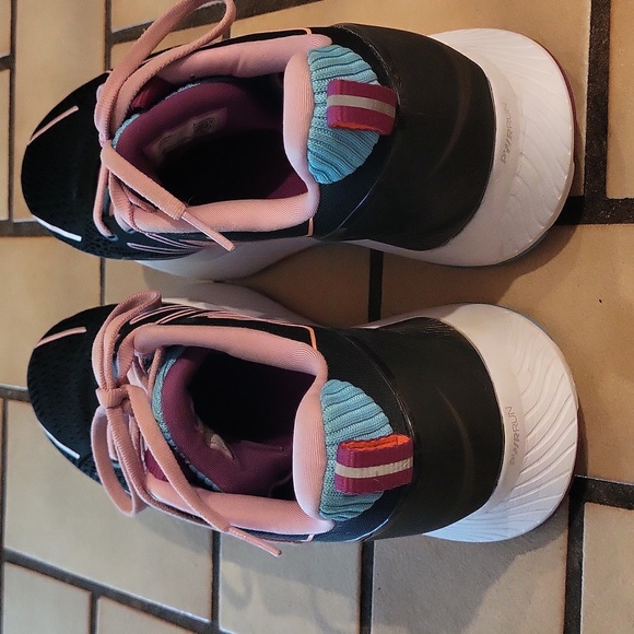 Saucony Endorphin with Speedroll Technology. Excellent condition! Dark color 🖤 - Picture 4 of 8